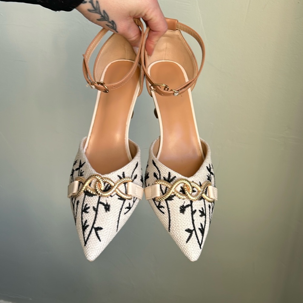 SHEIN size 8 white and gold with blue floral pointed heels
